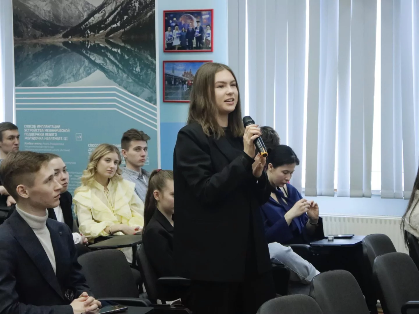 Участник СВО Александр Шелковой выступил в Академии интеллектуальной собственности в рамках дискуссии &laquo;Семья &mdash; это наше все&raquo;  фото