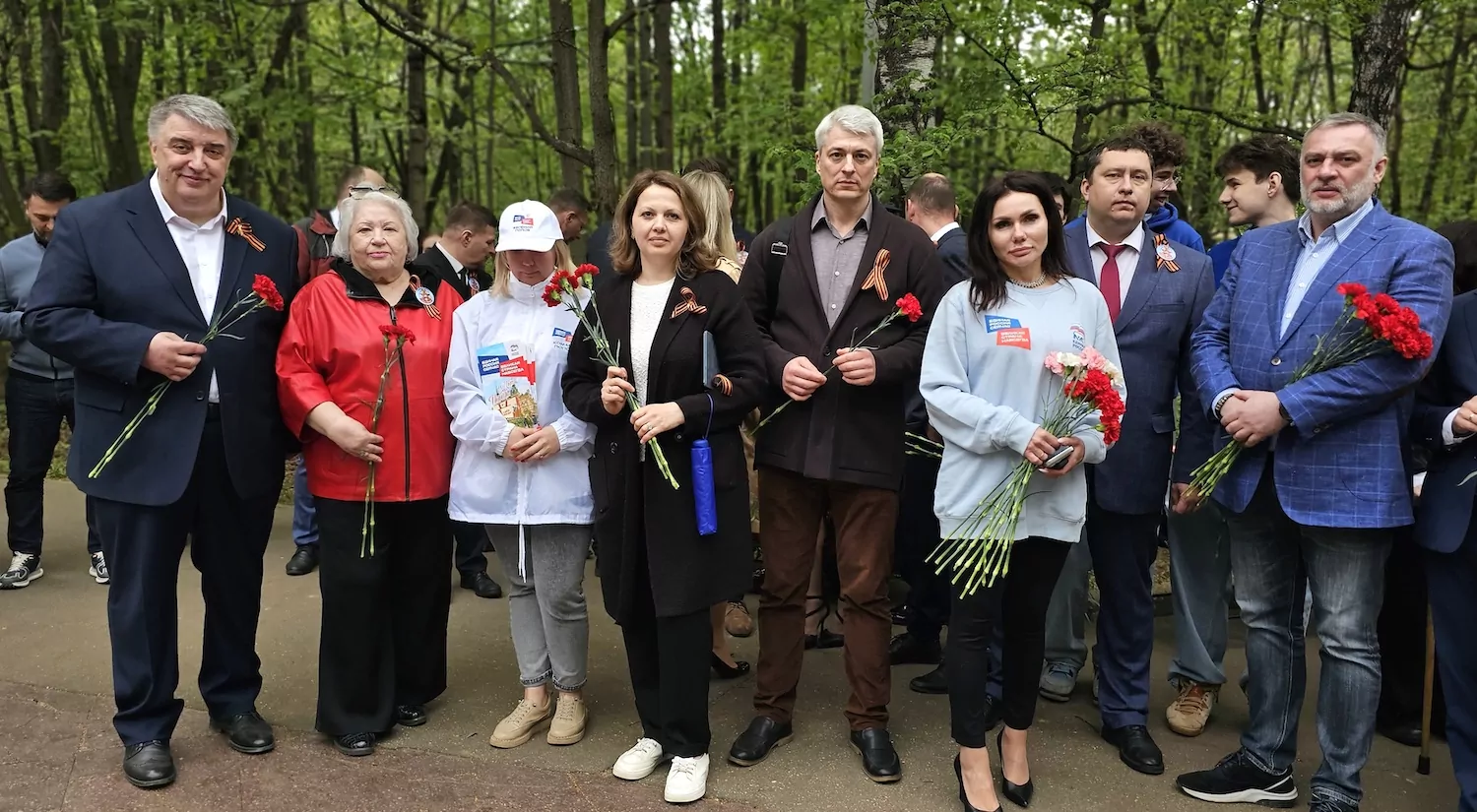 Памятная акция у мемориала работникам завода Хруничева, павшим на фронтах Великой Отечественной, прошла в районе Филевский Парк Памятная акция у мемориала работникам завода Хруничева, павшим на фронтах Великой Отечественной, прошла в районе Филевский Парк фото