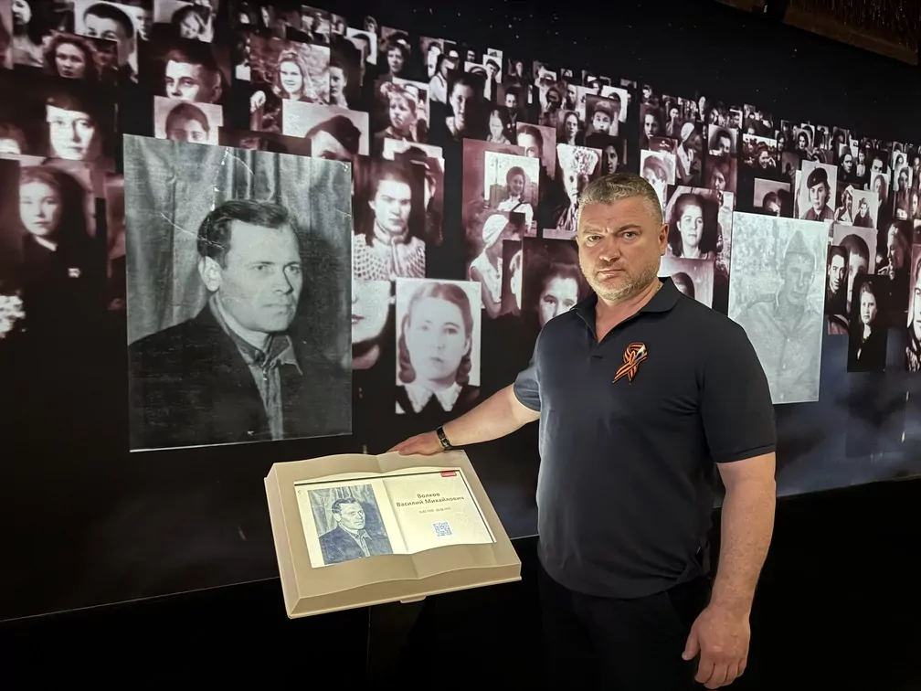 Евгений Андриенко внес в цифровой архив Музея Победы фотографии и рассказы о боевом пути своих дедов и прадеда  фото