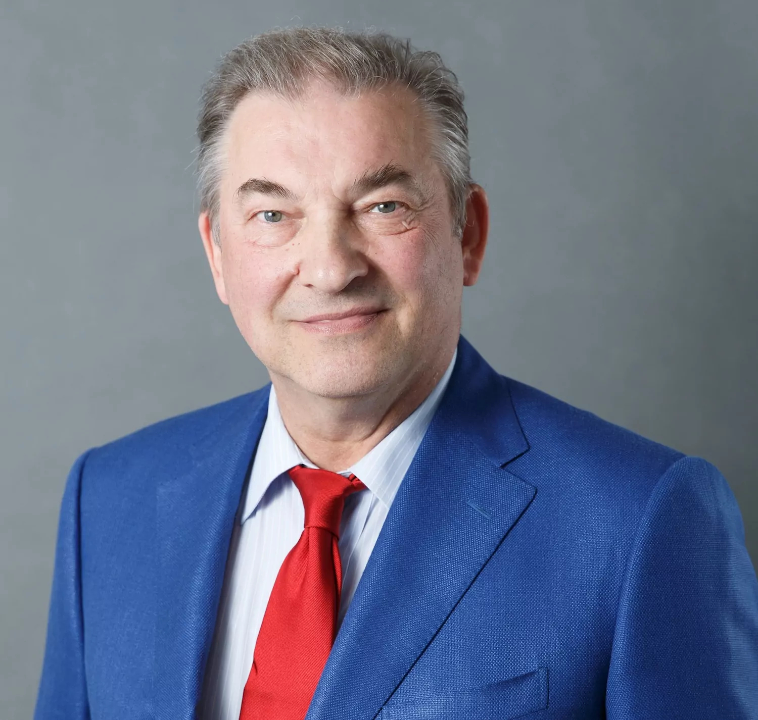 Депутат Госдумы Владислав Третьяк поздравил юных артистов Дворца &laquo;Преображенский&raquo; с Днем Победы  фото