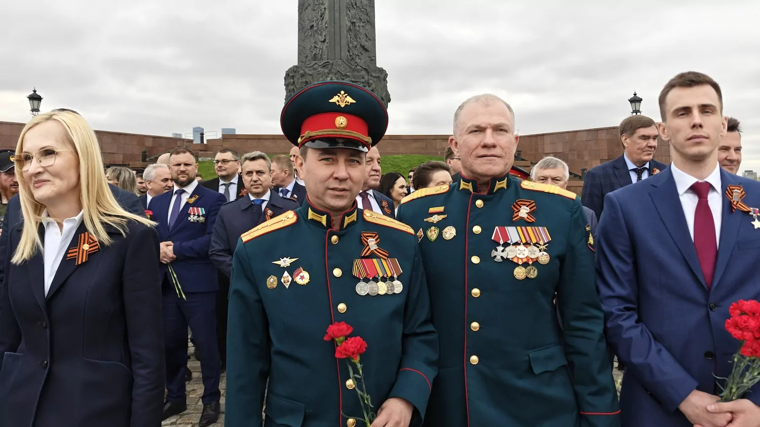 Участники СВО и общественные деятели приняли участие в мемориальной акции партии «Единая Россия» на Поклонной горе Участники СВО и общественные деятели приняли участие в мемориальной акции партии «Единая Россия» на Поклонной горе фото