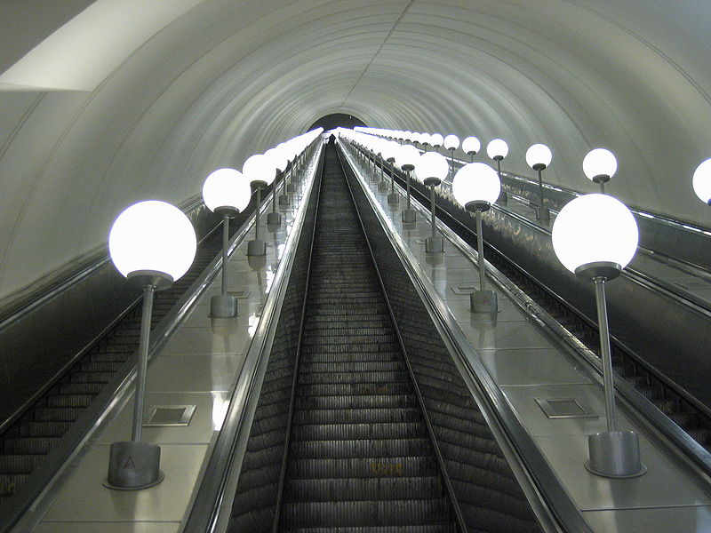 В московском метро запустили самый длинный эскалатор в мире, фото