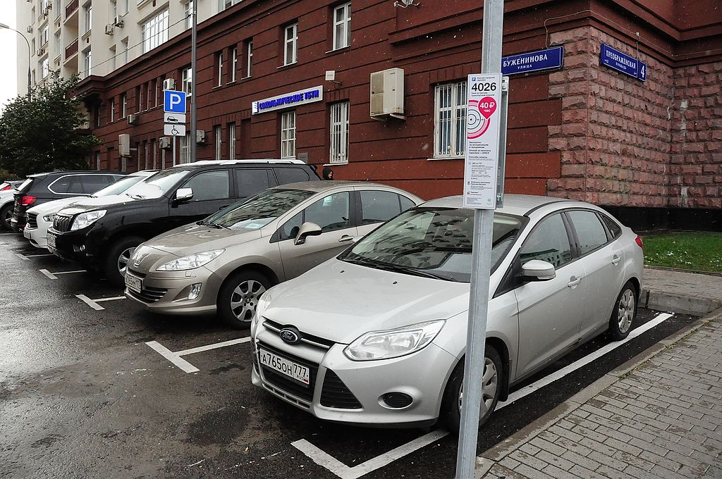В Москве в 17 районах впервые появится платная парковка, фото
