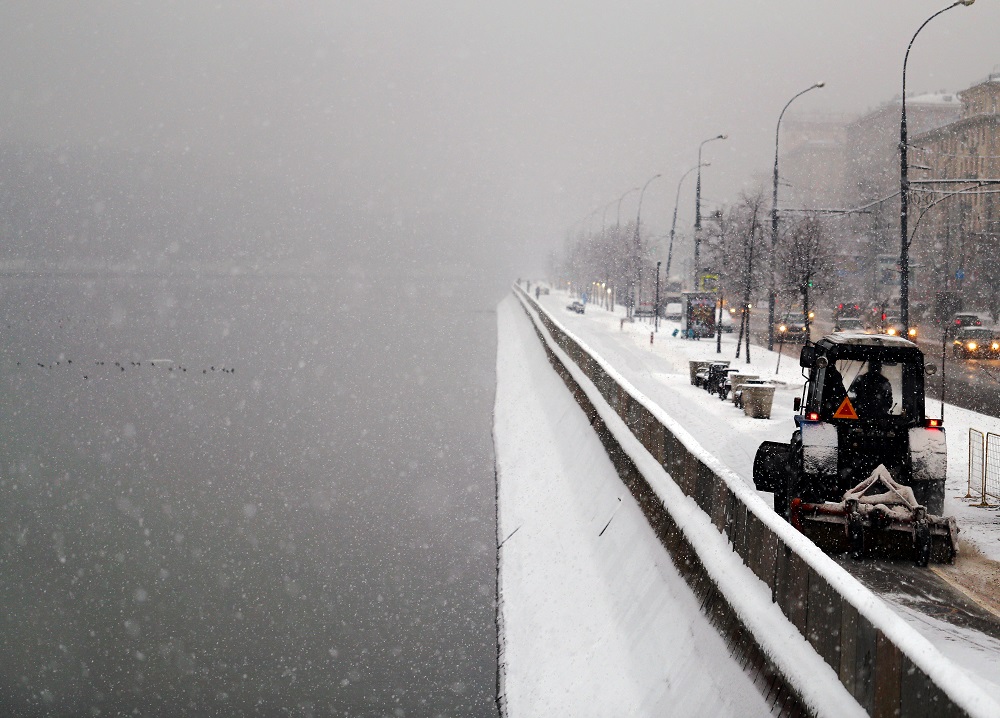В Москве 27 декабря ожидается мокрый снег, сильный ветер и гололед‍, фото