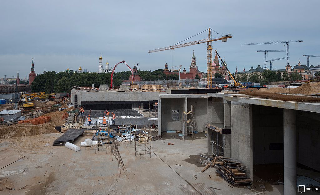 Мэр Москвы открыл подстанцию, которая будет снабжать энергией парк «Зарядье», фото