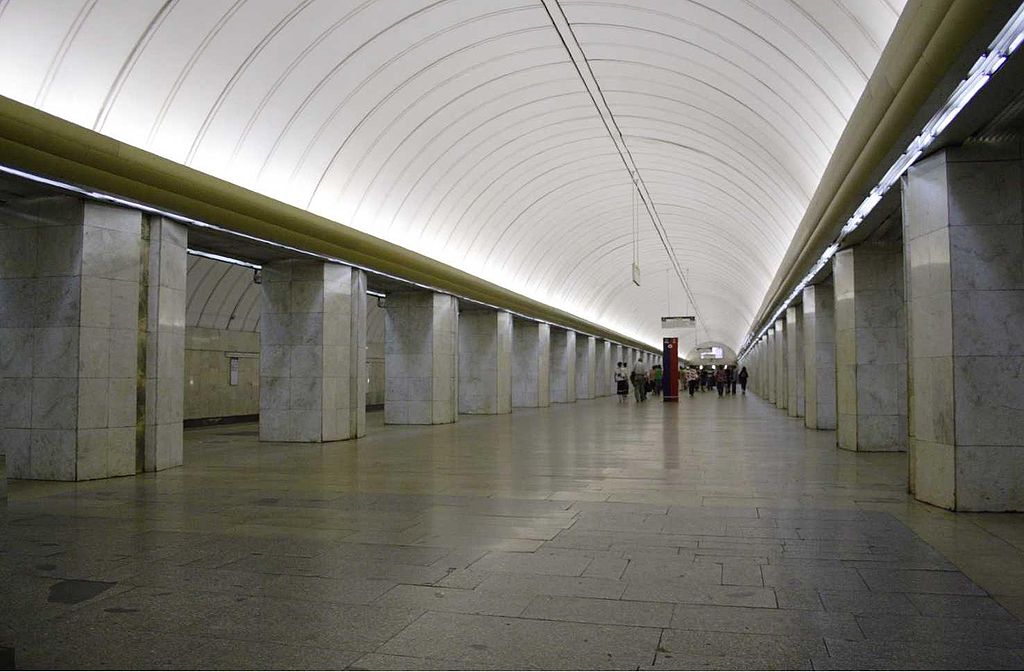 Вестибюль станции метро «Петровско-Разумовская» закрыли на ремонт, фото