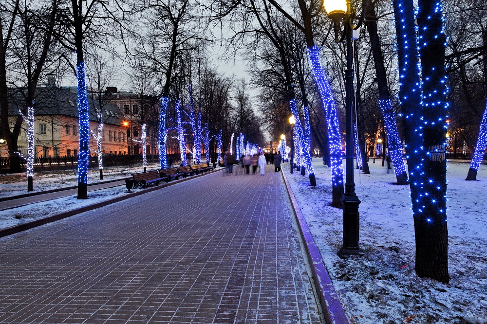 В Москве начался демонтаж новогоднего оформления, фото