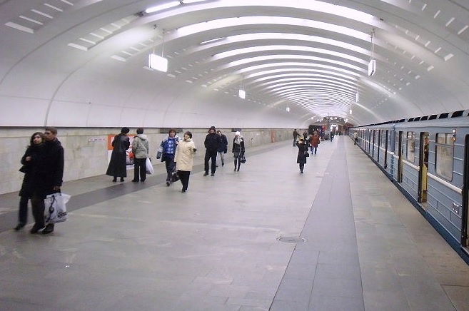 В Москве вестибюли нескольких станций метро закроют на выходные, фото