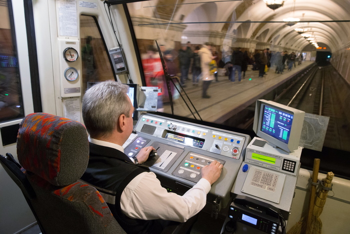 Поезда в метро ездят на автопилоте, фото