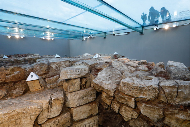 «Археологические окна» в прошлое появились в Кремле, фото