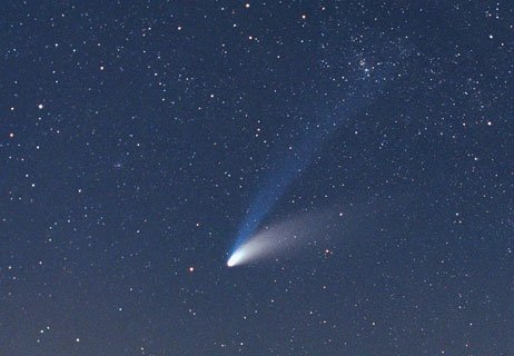 В апреле москвичи смогут увидеть в небе огромную комету, фото
