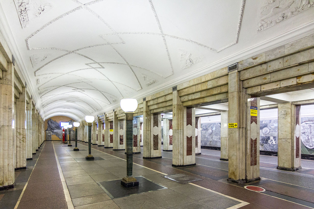 На Арбатско-Покровской линии метро запустили поезд «Акварель», фото