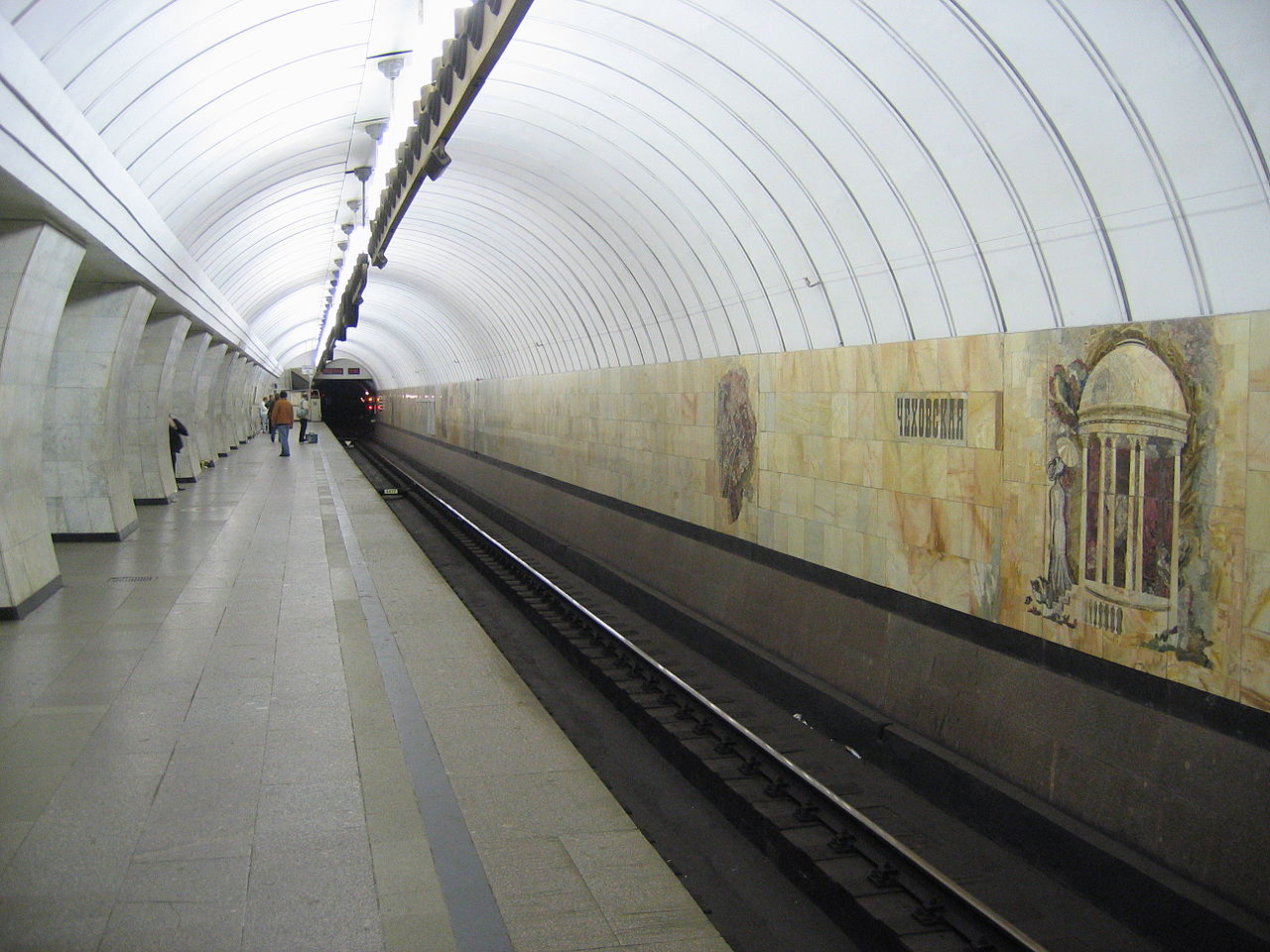 Московское метро в пасхальную ночь будет работать до 2 часов ночи, фото