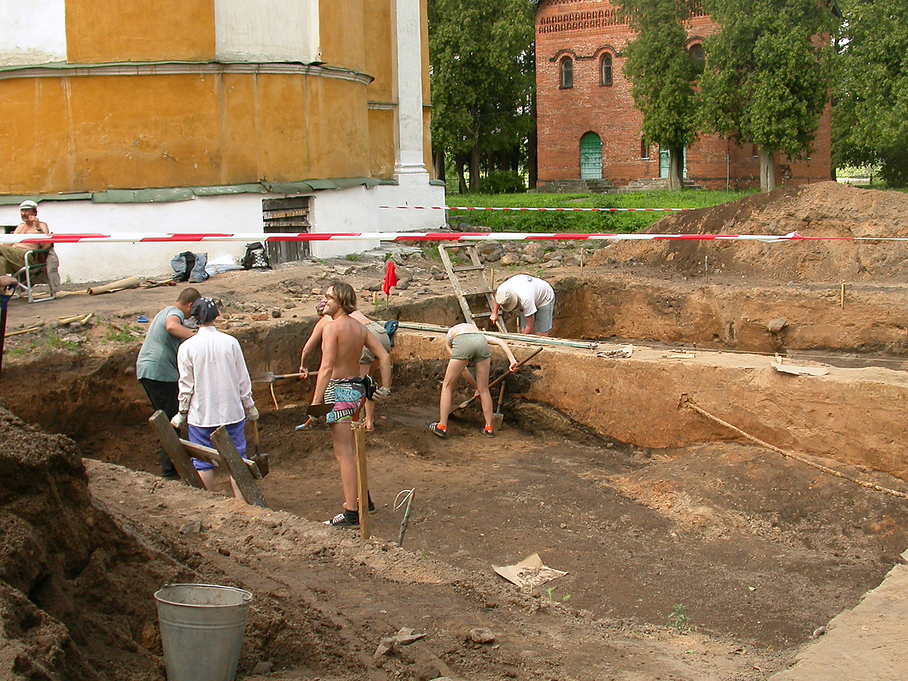 Археологи обследуют участки под московскими пятиэтажками, фото
