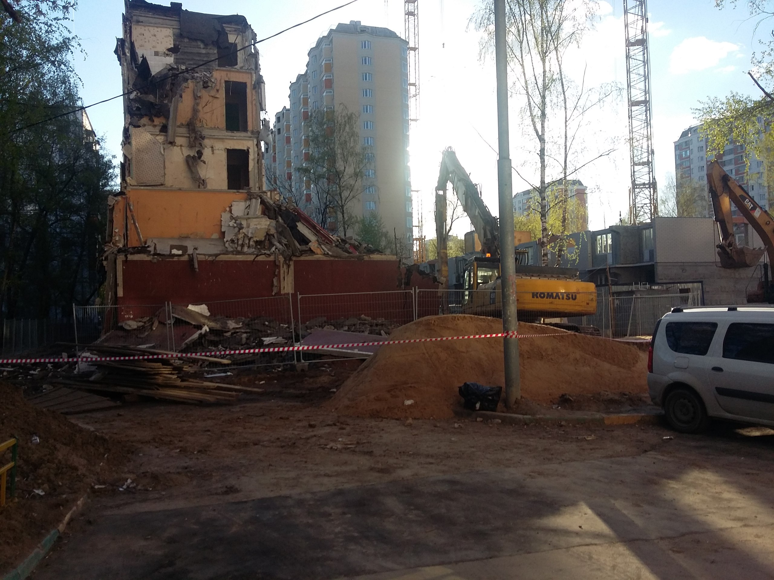 Геннадий Зюганов поддержал программу реновации жилья в Москве, фото