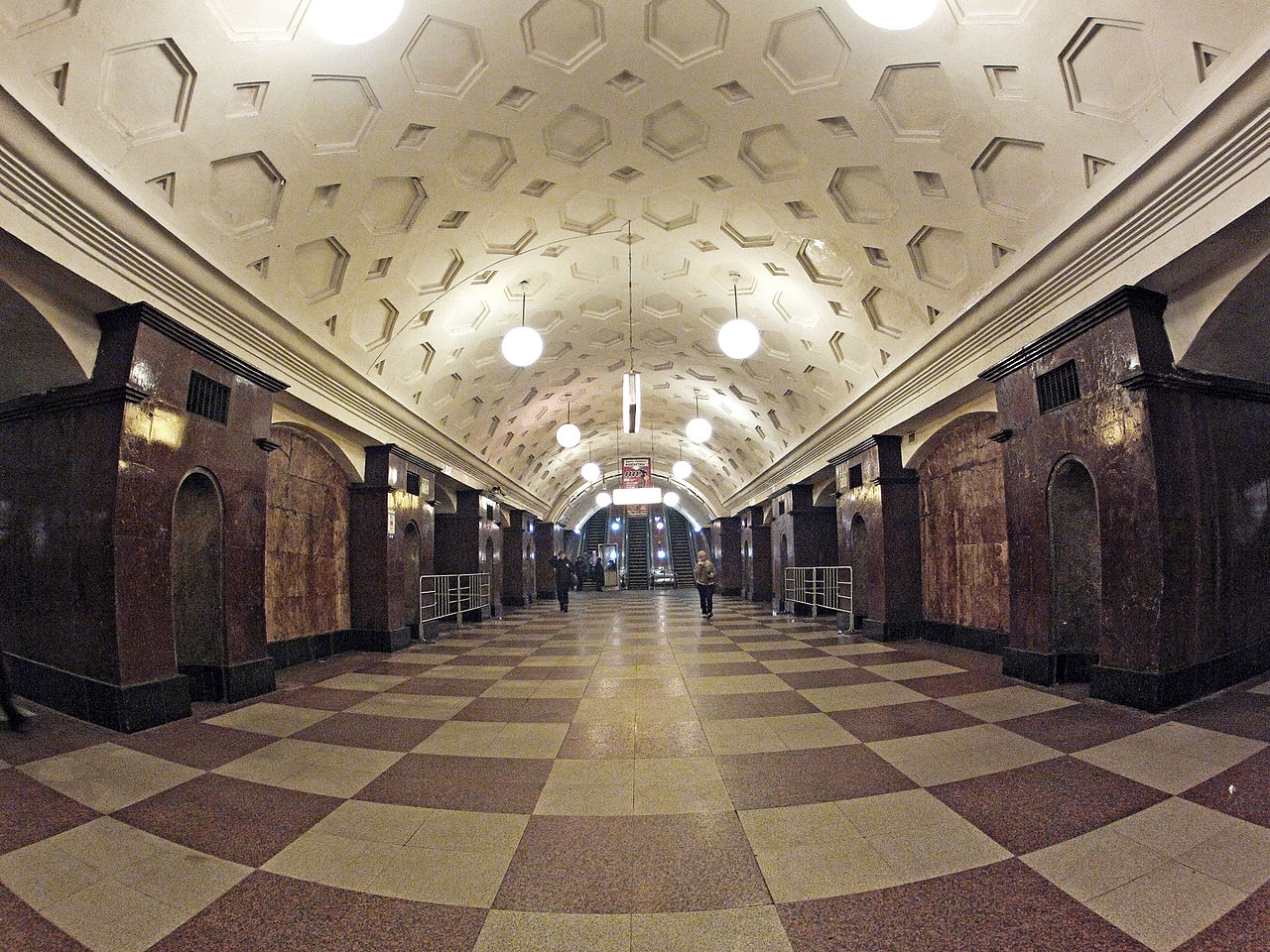 Северный вестибюль метро "Красные ворота" открыли после ремонта, фото