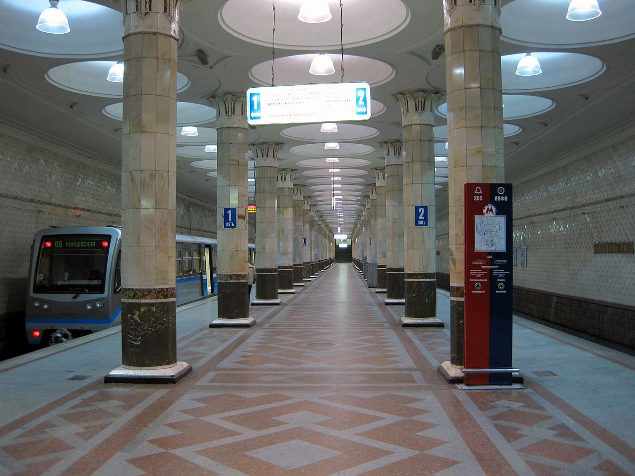 Московское метро перешло на усиленный режим работы из-за погоды, фото