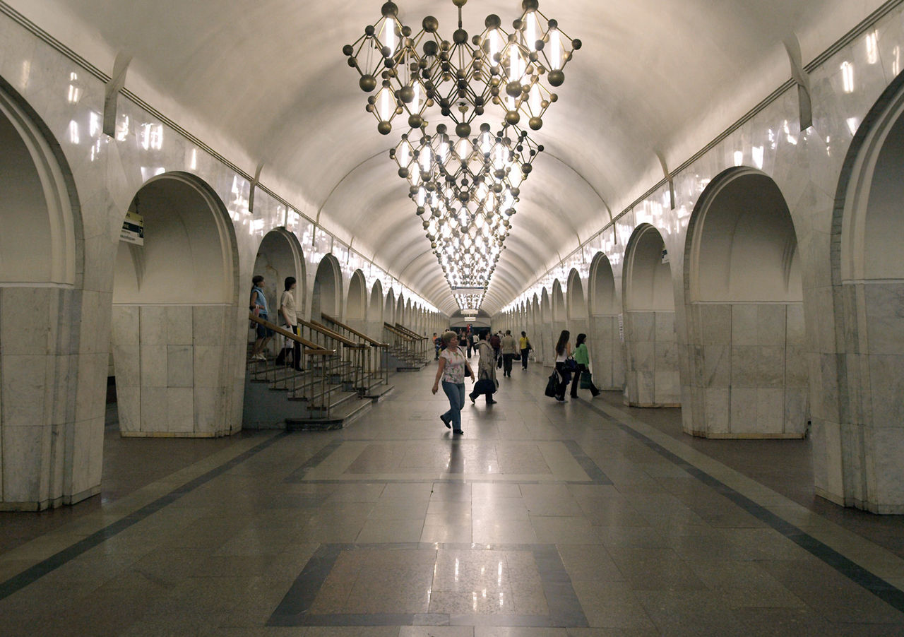 Эскалатор на станции метро «Менделеевская» открыли после ремонтных работ, фото
