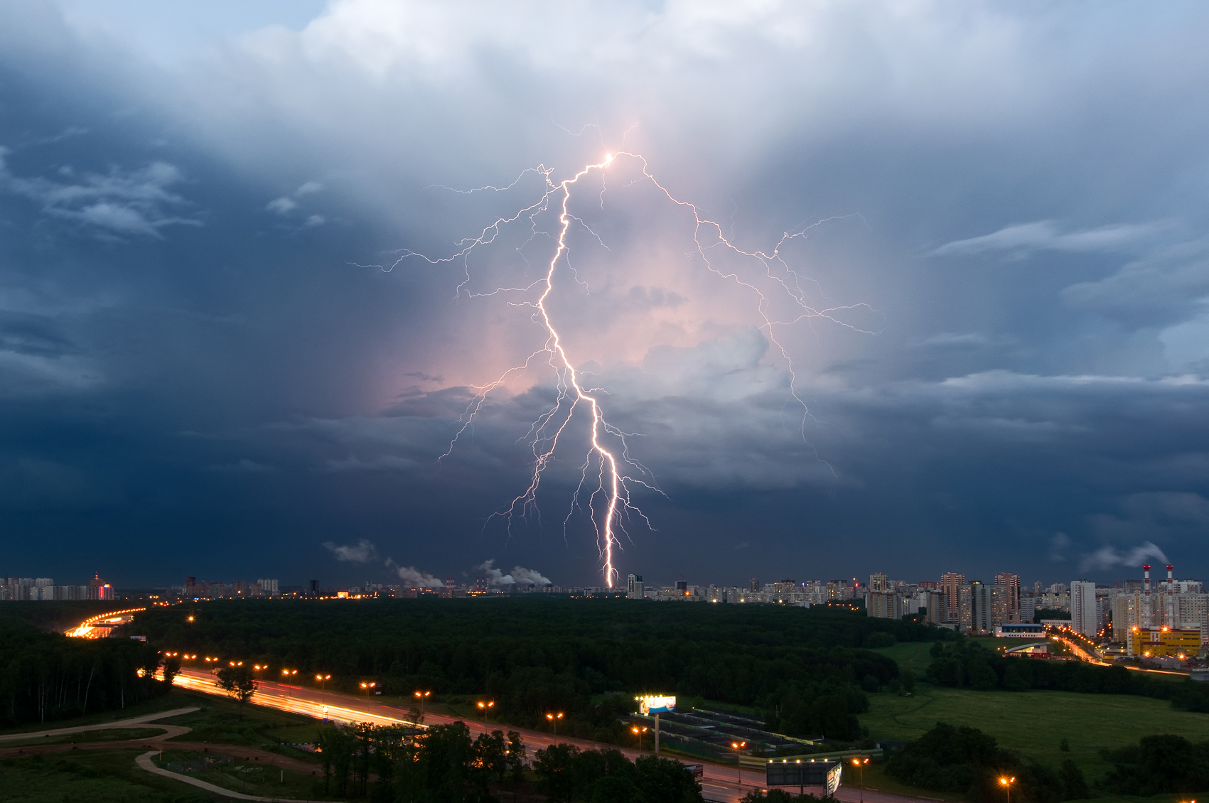 «Желтый» уровень погодной опасности‍ объявлен на 3 августа в Москве, фото