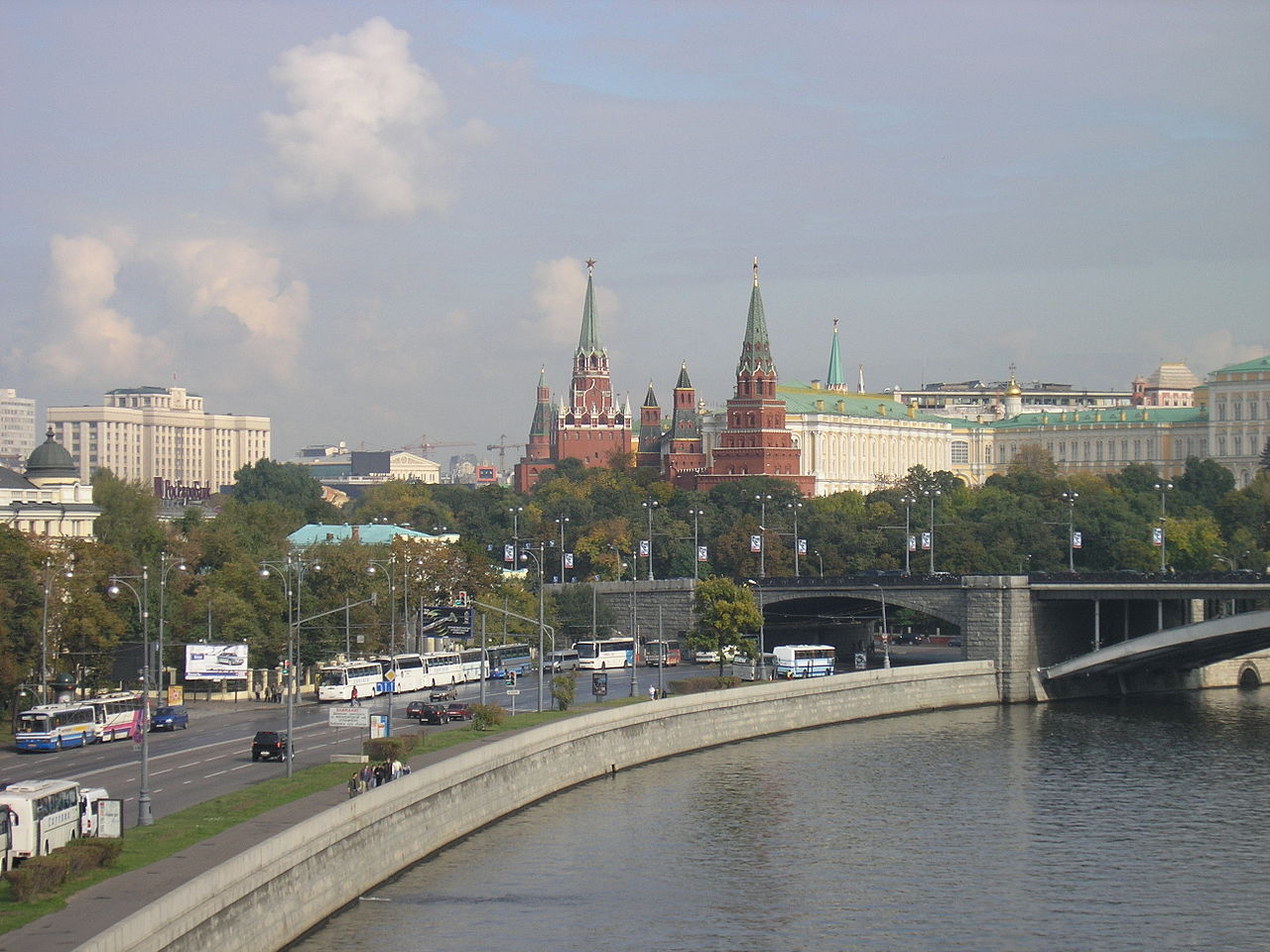 В Москве до утра 8 сентября‍ перекрыли часть Пречистенской набережной, фото