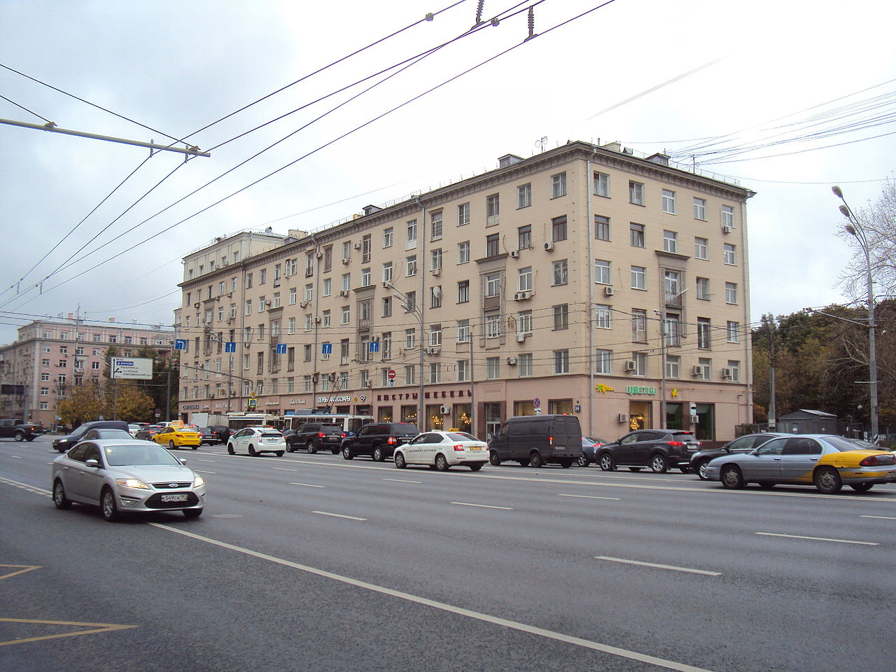 В Москве в сентябре ограничат движение транспорта на нескольких улицах, фото