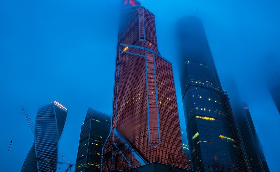 В Москве на среду объявлен «желтый» уровень опасности из-за тумана‍, фото