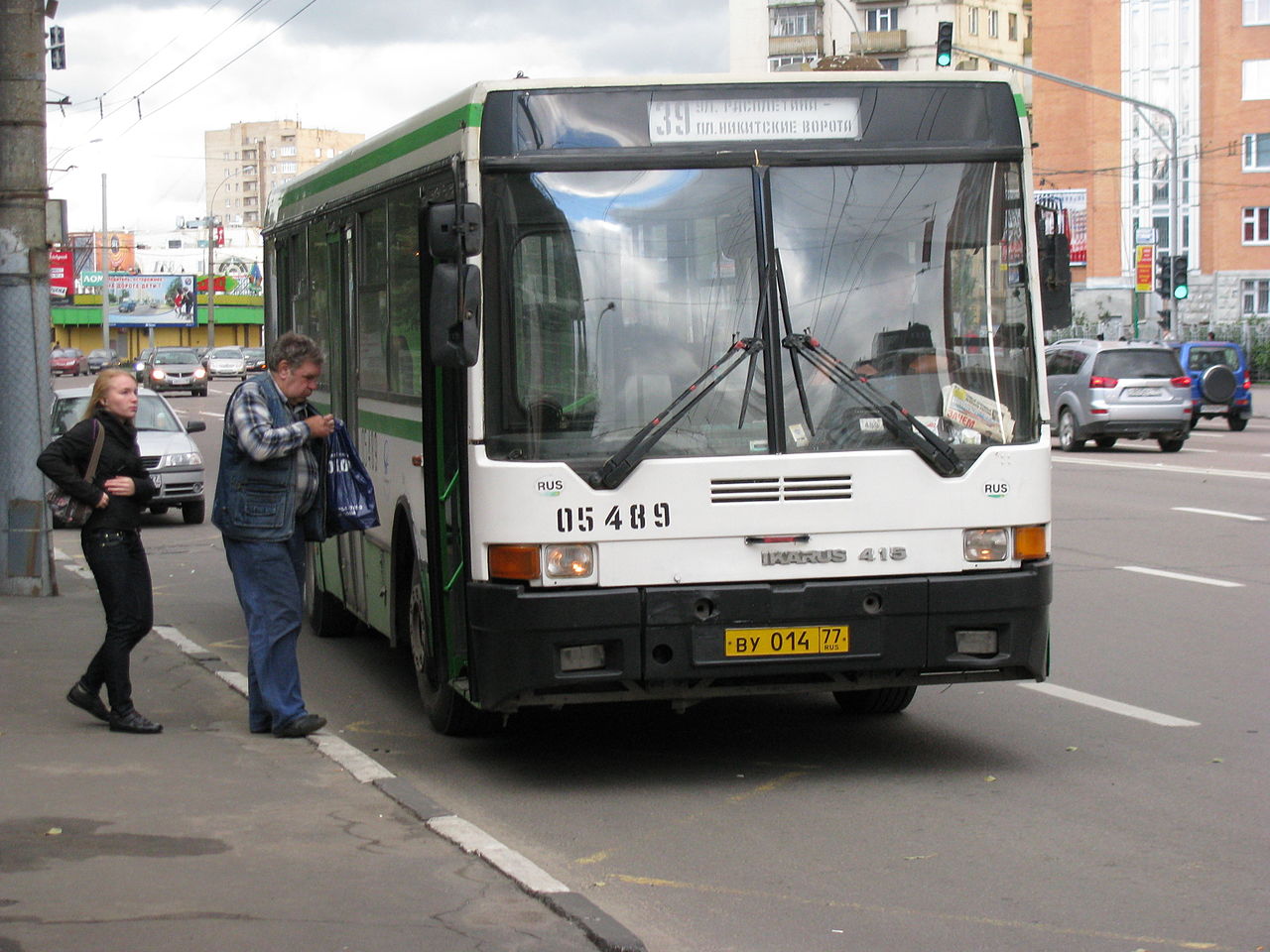 В Москве запустили дополнительные автобусы в районе закрытых станций метро, фото