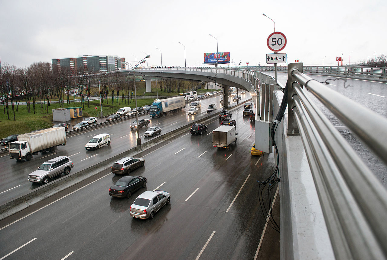 ЦОДД предупреждает московских водителей о дожде и снеге, фото