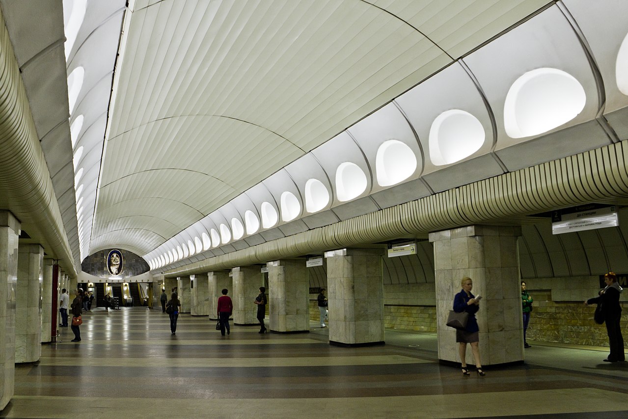 Эскалатор на станции метро «Римская» закрылся на ремонт, фото