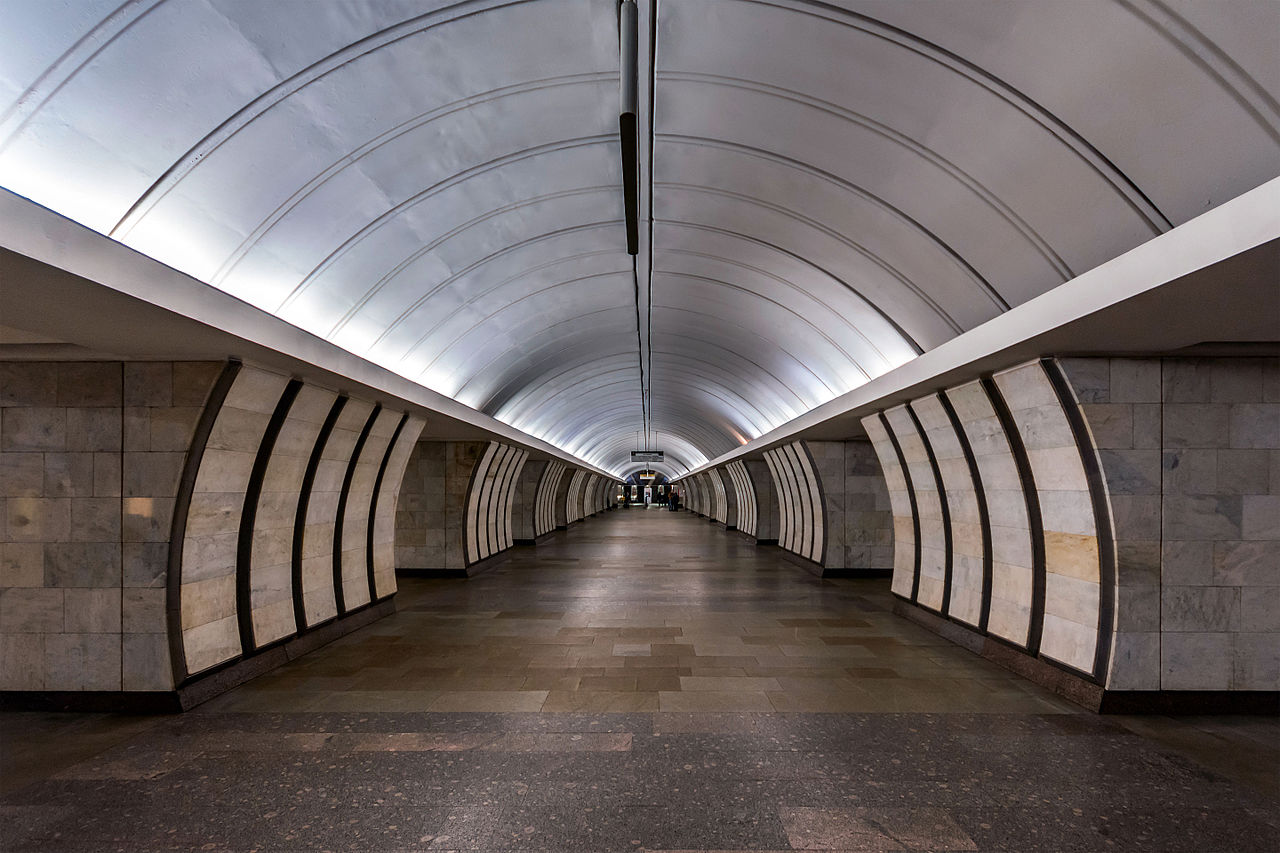 На станции метро «Савеловская» пассажир упал на рельс, фото