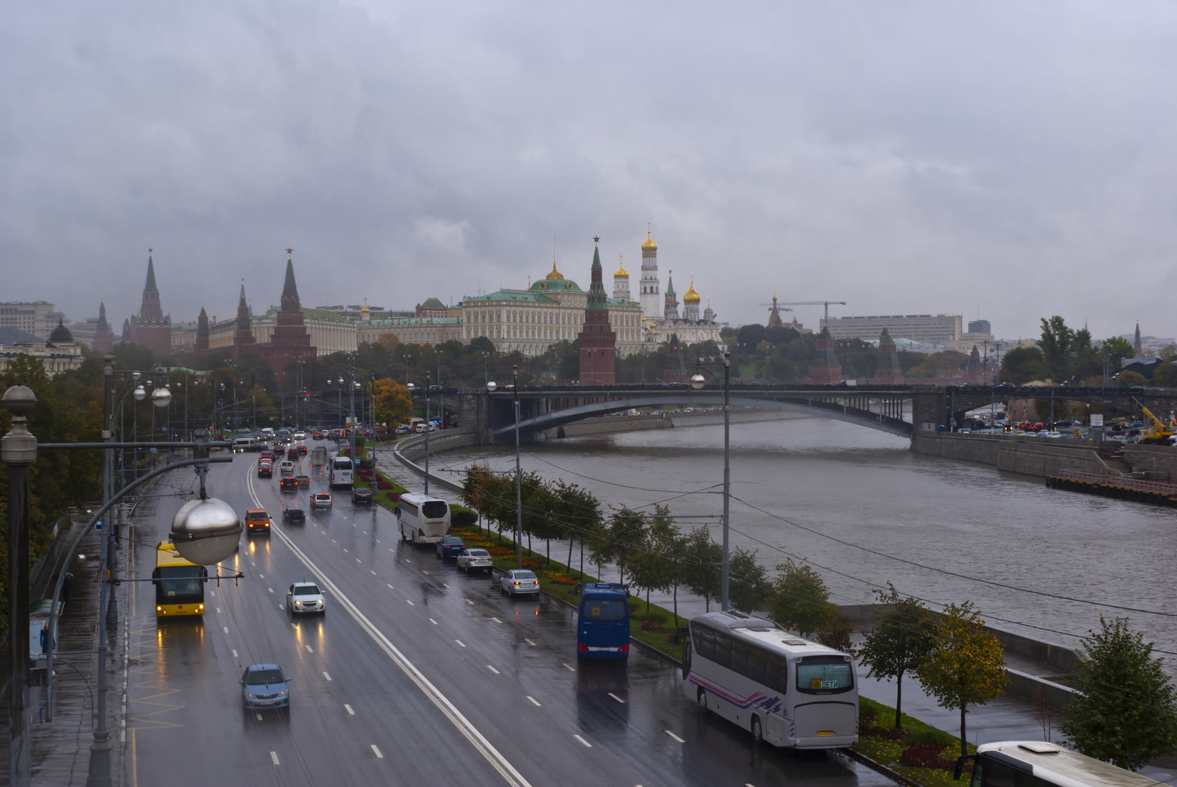 В Москве ожидается экстремально низкое атмосферное давление, фото