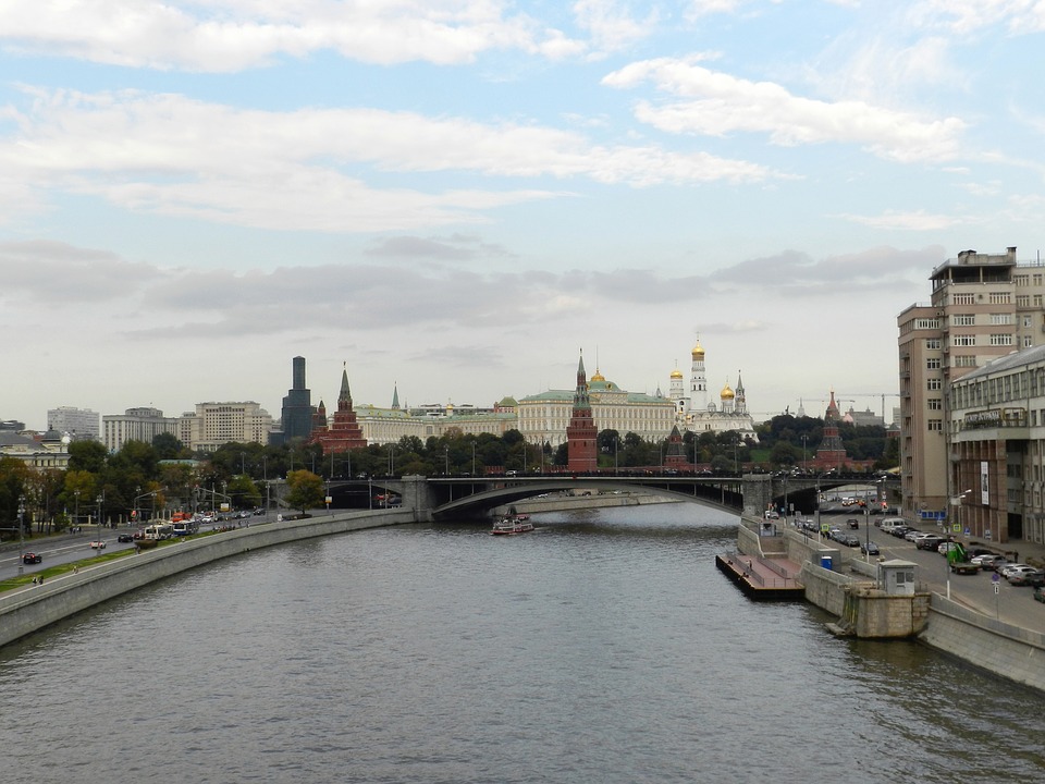 Порывистый ветер сохранится в Москве до конца дня, фото