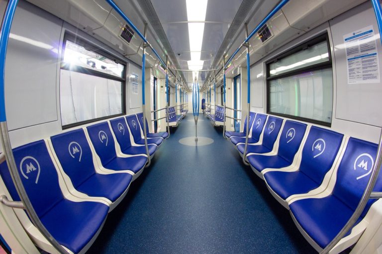 На оранжевой ветке метро до конца года появятся 26 новых поездов, фото