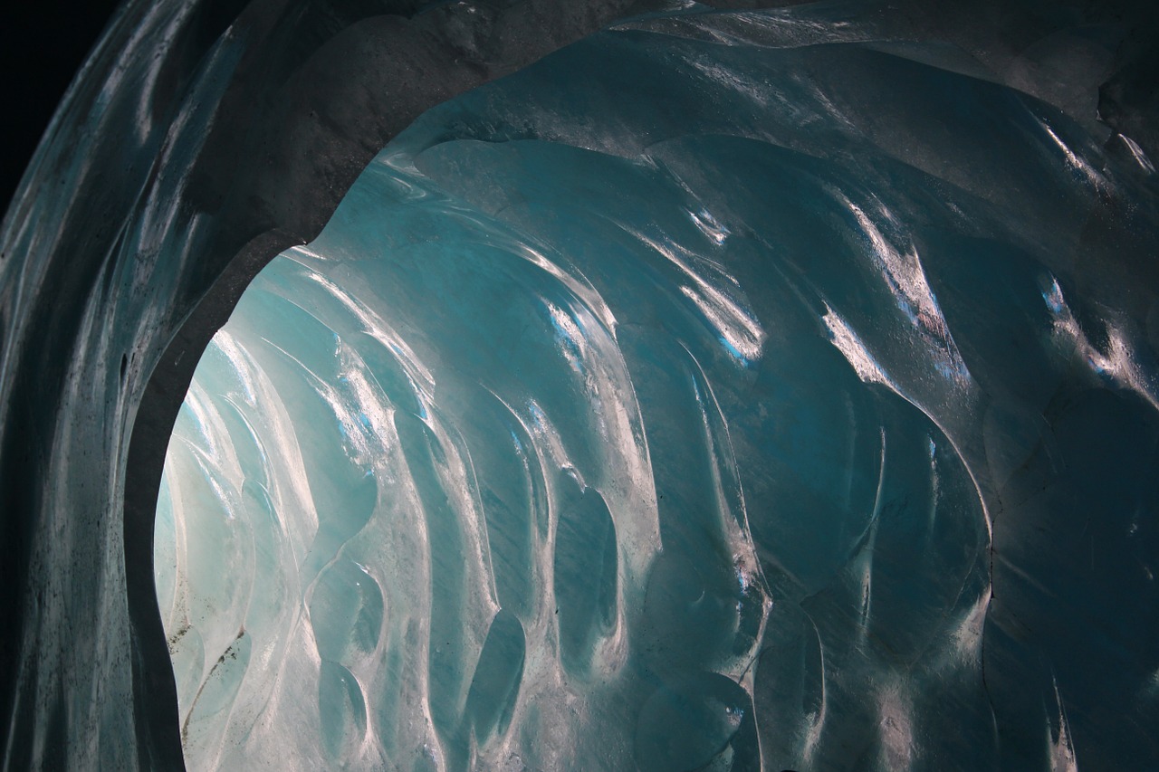 Ледяную пещеру в парке «Зарядье» откроют в конце февраля, фото