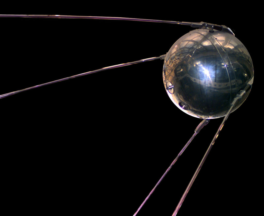 Макет первого спутника Земли «Спутник-1» вернули на ВДНХ, фото