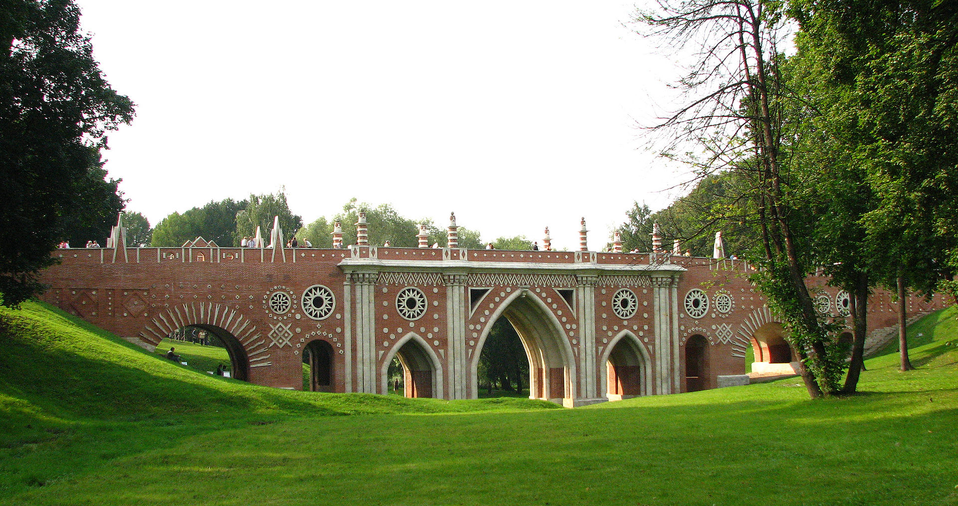 Оранжерейные пруды в музее-заповеднике «Царицыно» реконструируют, фото