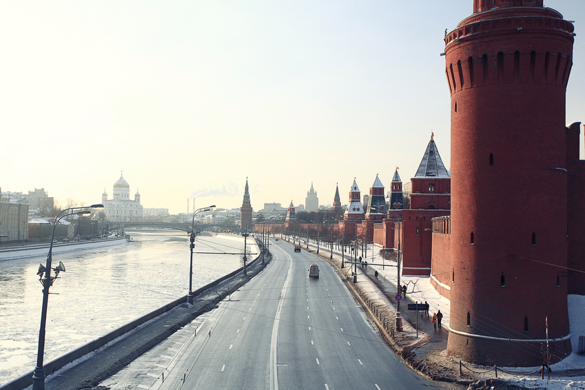ГИБДД Москвы предупреждает водителей о гололедице на дорогах со 2 по 4 февраля, фото