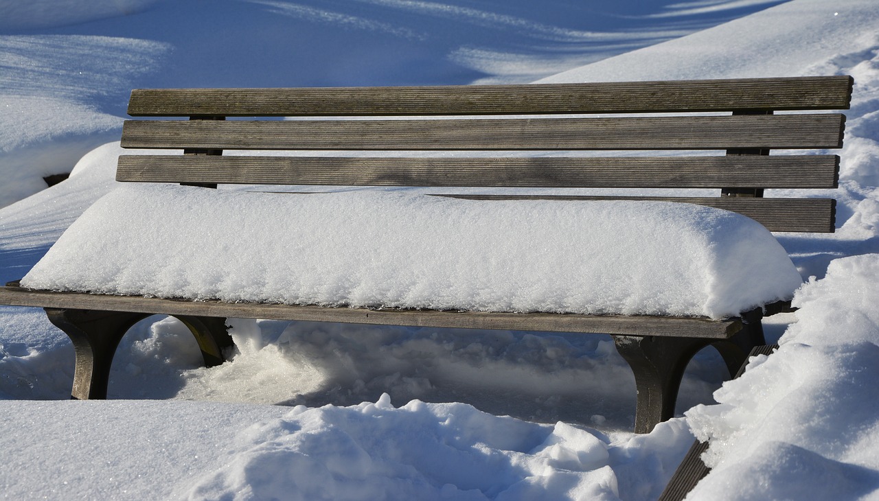 Собянин дал поручение активизировать уборку снега во дворах, фото