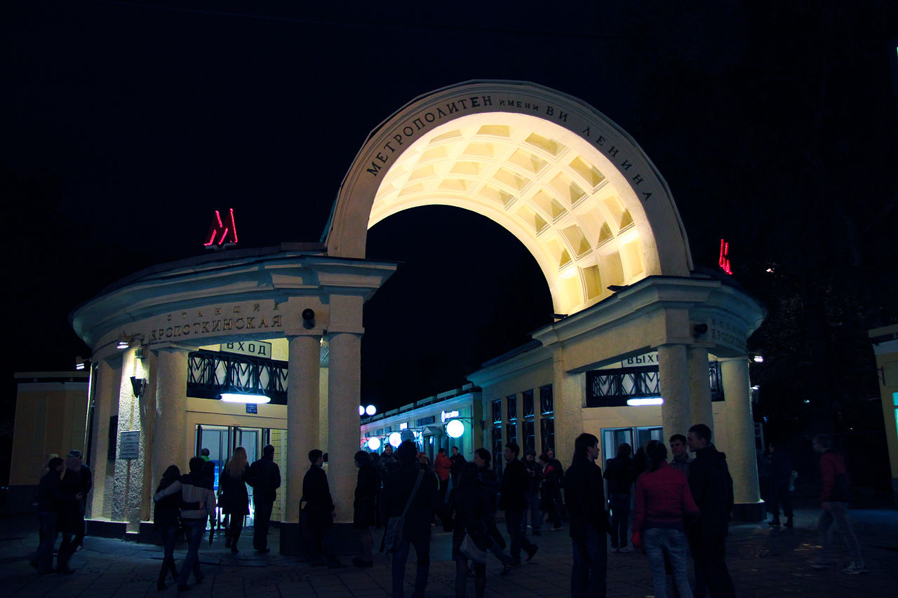 Северный вестибюль станции метро «Кропоткинская» закрыли до апреля‍, фото