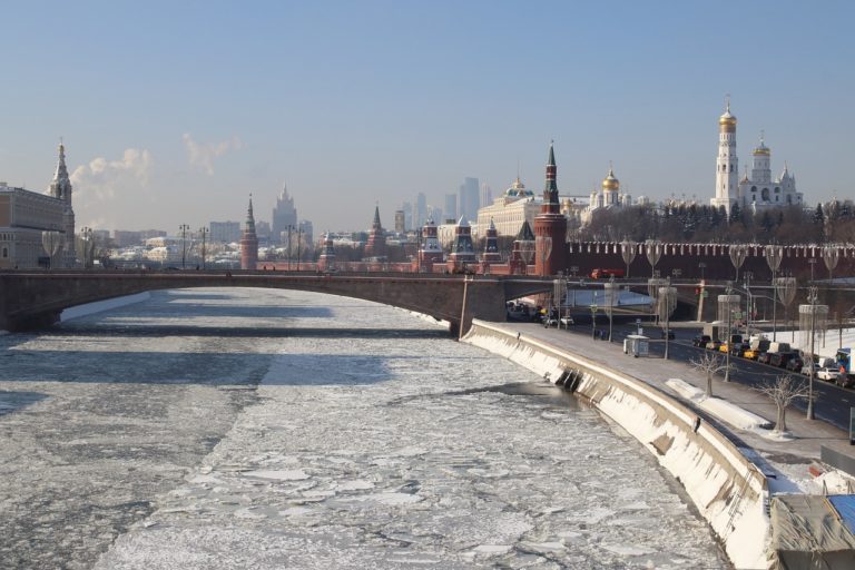 МЧС: Лед на водоемах Москвы начнет таять в конце марта, фото