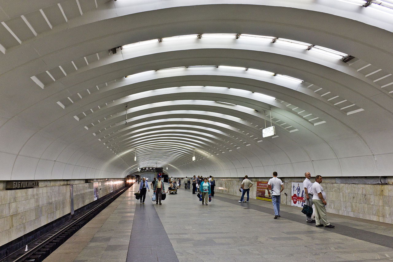 В Москве летом благоустроят входные группы 43 станций метро, фото