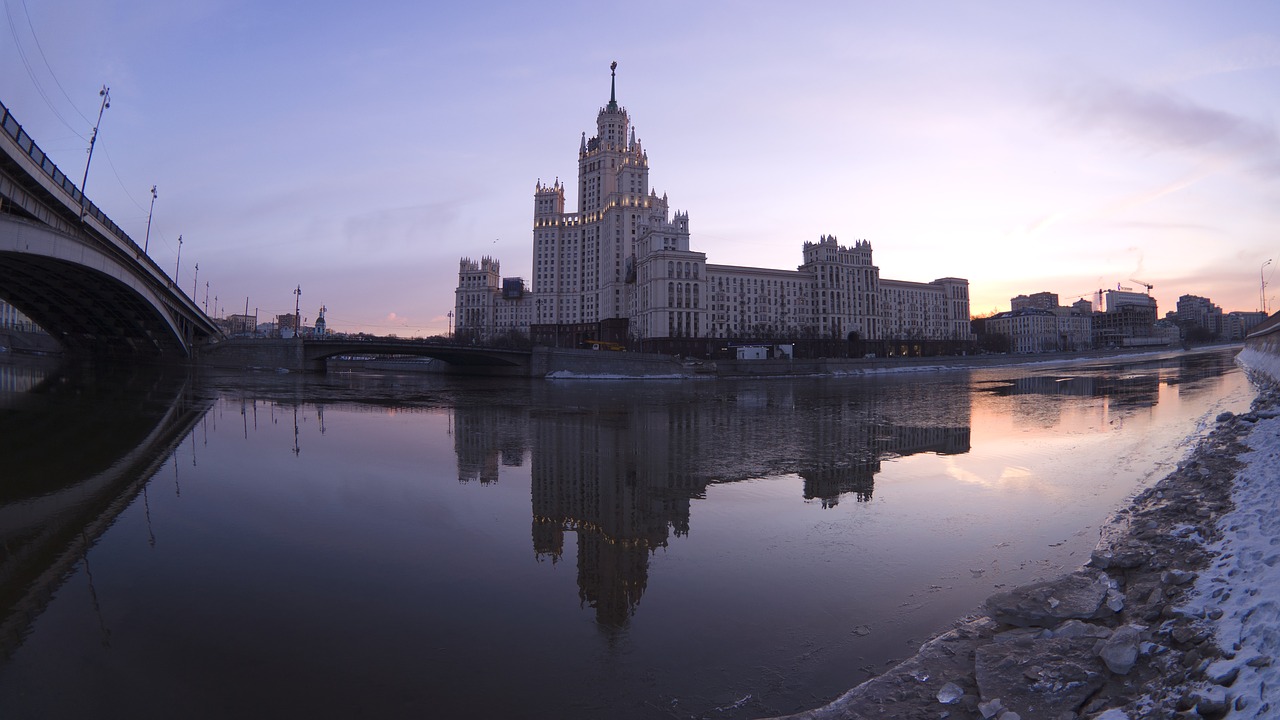 В Москве объявлен «желтый» уровень опасности‍ из-за сильного ветра, фото