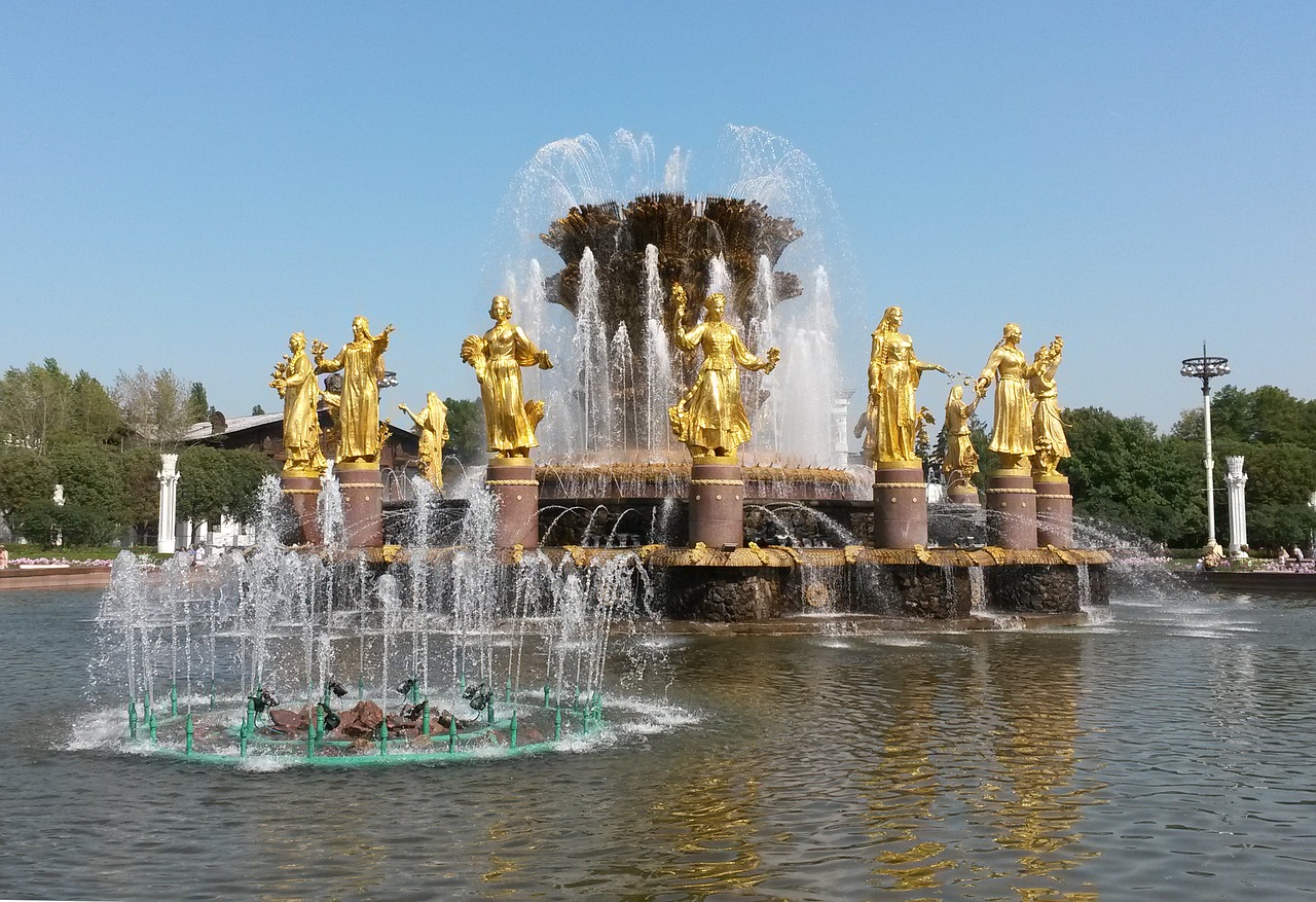 Сезон работы городских фонтанов стартовал в Москве, фото