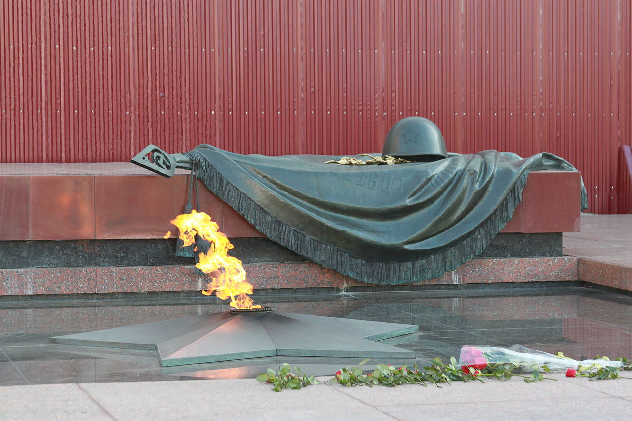 Мэр Москвы возложил цветы к Могиле Неизвестного солдата, фото