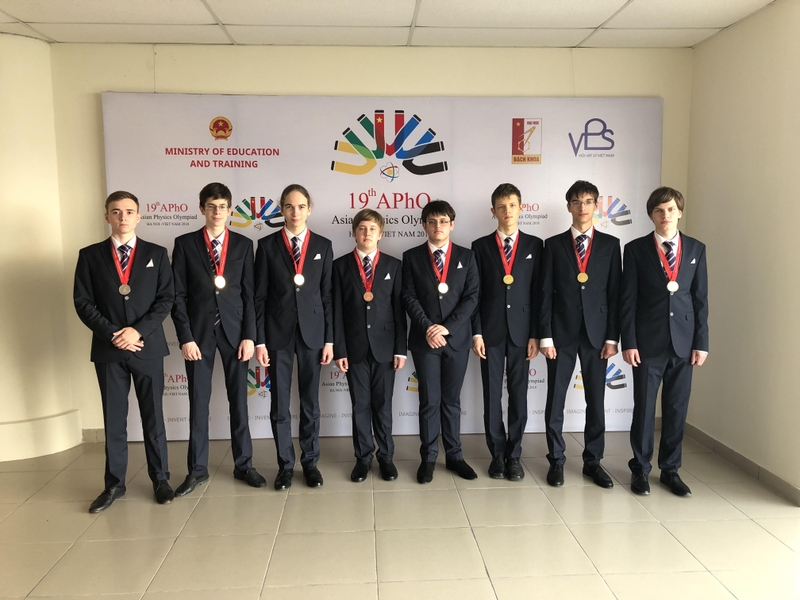 Школьники из России завоевали 8 медалей на международной олимпиаде по физике, фото
