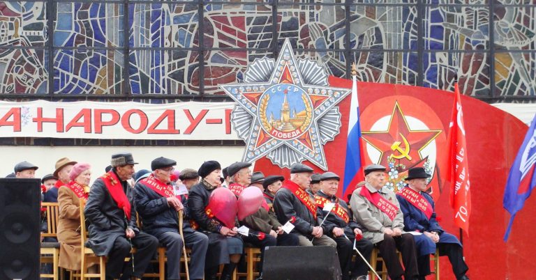 Власти Москвы помогут ветеранам из регионов попасть на парад 9 мая, фото