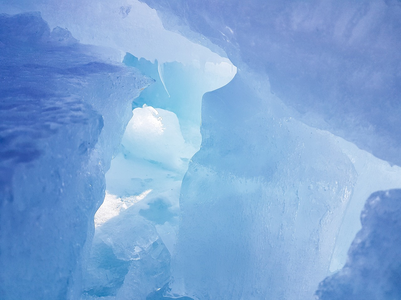 «Ледяная пещера» откроется в парке «Зарядье» 17 мая, фото