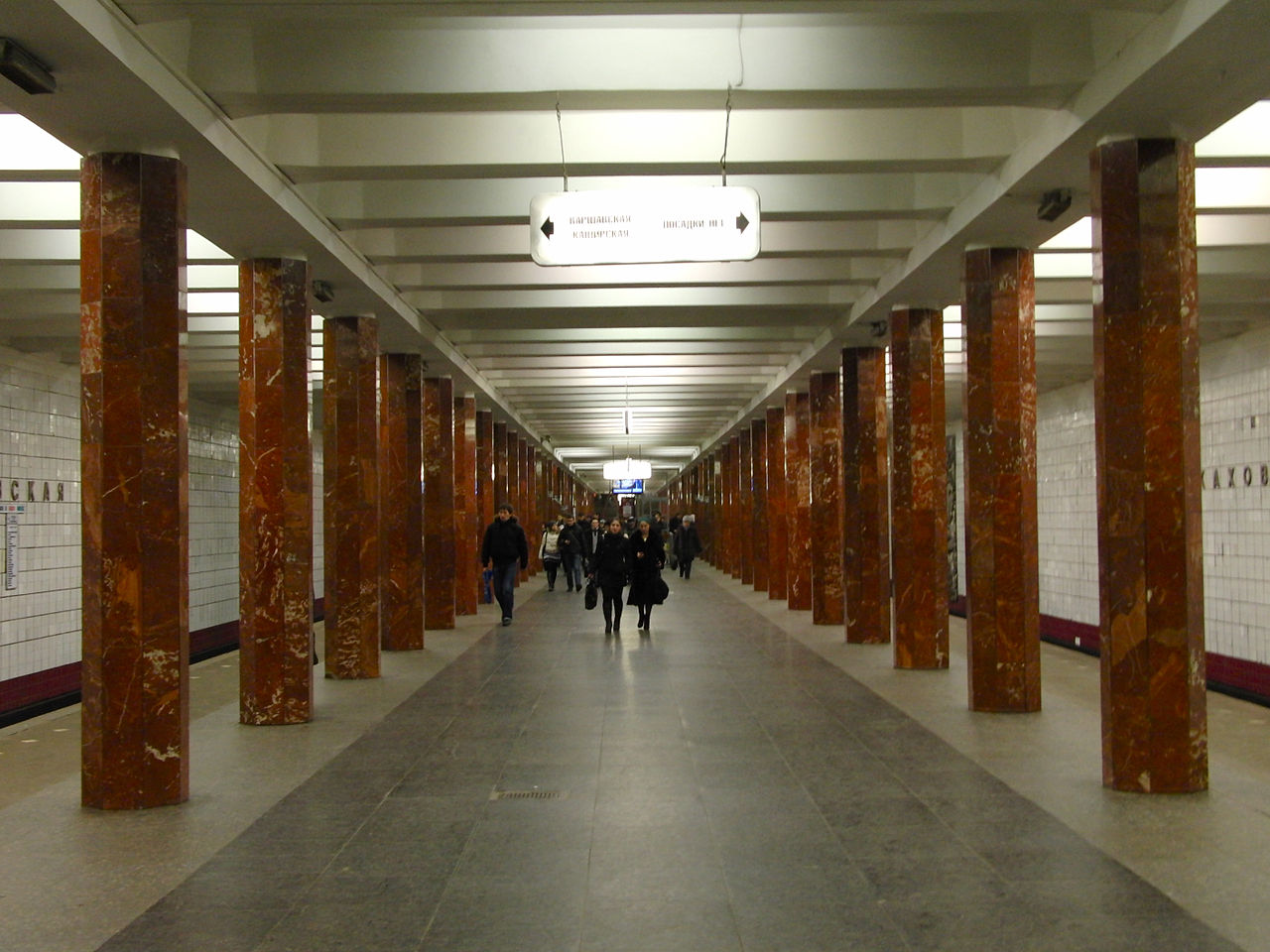 Северный вестибюль станции метро «Каховская» закрыли на ремонт‍, фото