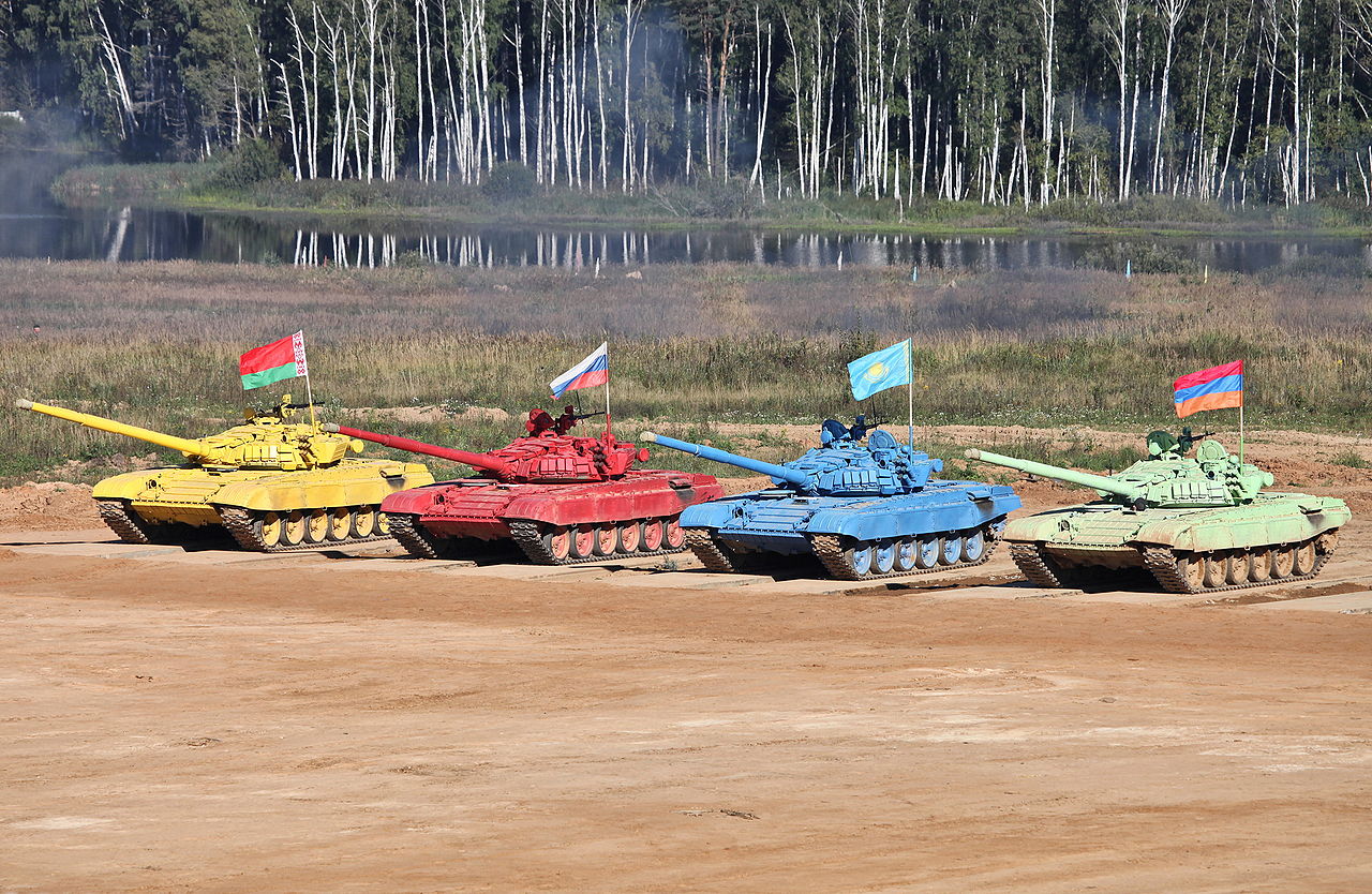 В соревнованиях по танковому биатлону в России сразятся команды из 23 стран, фото