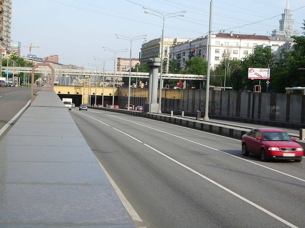 В Москве в Волоколамском тоннеле перекрыли две полосы из-за ДТП, фото